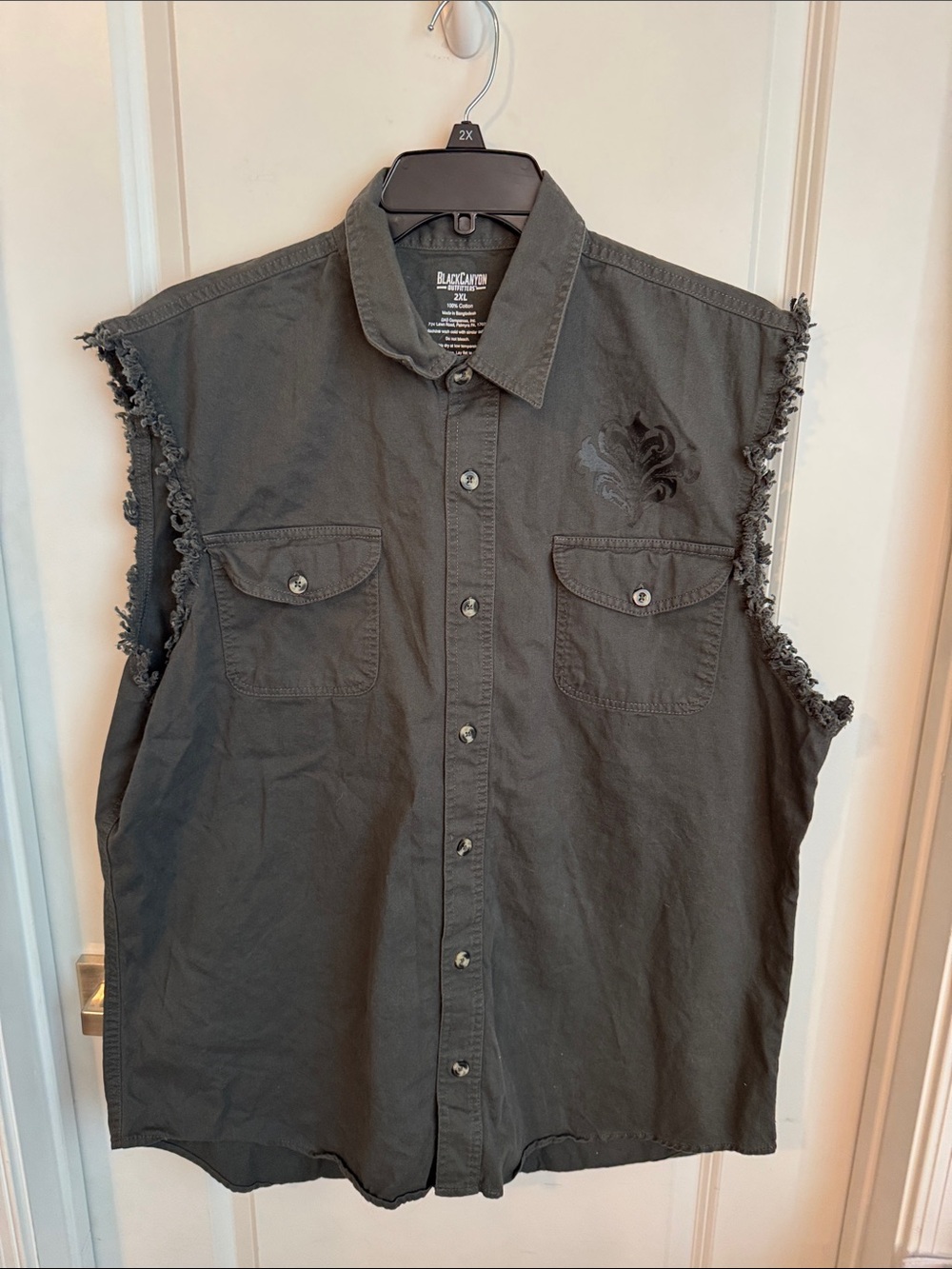 Black Sleeveless Button-Front Men's Tank Top by